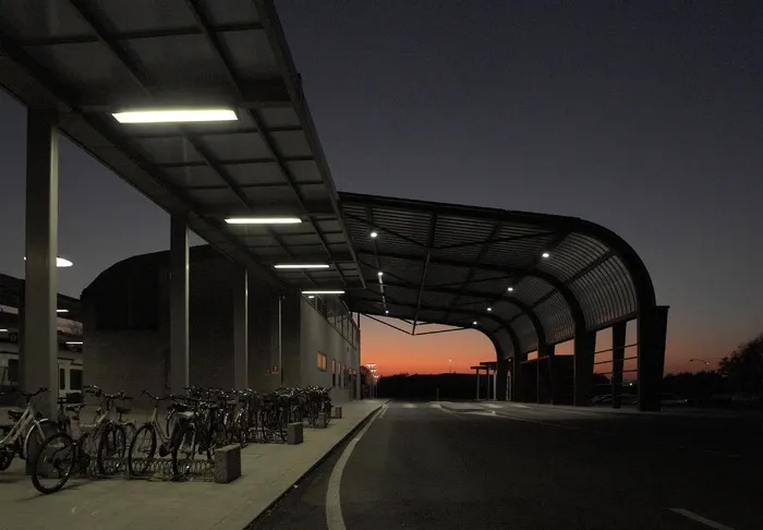 弗留利，奇维代尔，汽车站，日落，夜曲