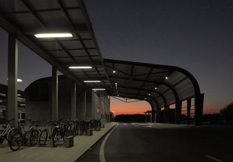 弗留利，奇维代尔，汽车站，日落，夜曲