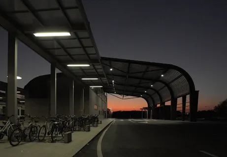 弗留利，奇维代尔，汽车站，日落，夜曲