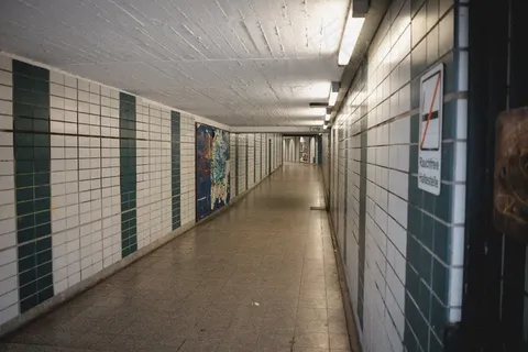 地下通道,酒店大厅,建筑,办公室隔断,隔断墙,地铁隧道