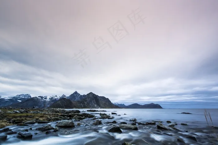 高耸的岛屿，山，黎明，岩石，天空，云