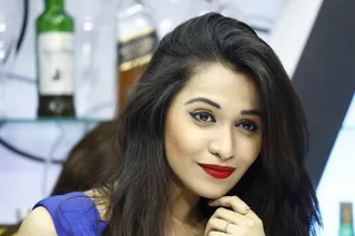 华丽的女孩，印度模特，开放的头发