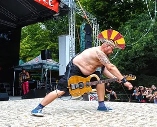 音乐节，音乐会，吉他手，假发，讲台