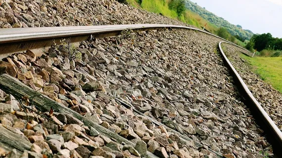 滑轨，轨道，透视图，爬电距离