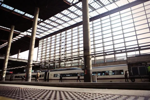 门,建筑,金属栏杆,地板砖,航站楼,人火车旅行旅行 门,建筑,金属栏杆,地板砖,航站楼,人火车旅行旅行