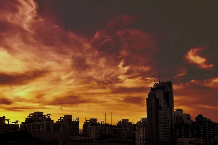 城市，日落，天际线，云，黄色，天空，阳光