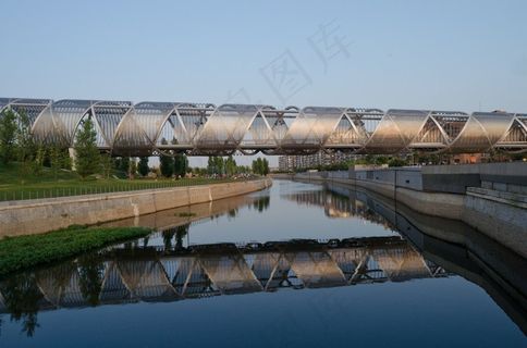 桥梁,江河,堤坝,湖泊,火车,Puente espiral en Madrid Rio