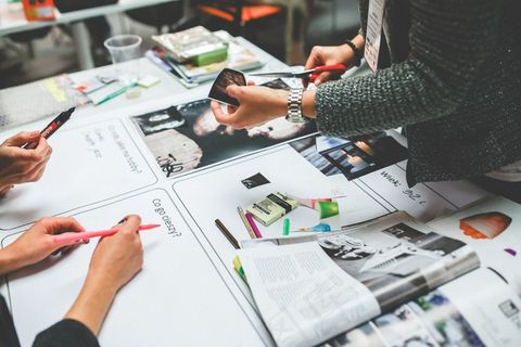 报纸杂志,书报摊,屏幕截图,商场,教室,在广告代理商中一起工作的同事 报纸杂志,书报摊,屏幕截图,商场,教室,在广告代理商中一起工作的同事