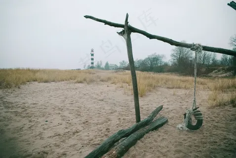 树,喷灌机,湖泊,天空,围栏网,里加灯塔 树,喷灌机,湖泊,天空,围栏网,里加灯塔