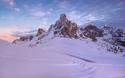 山,雪,高峰,首脑会议,冬季,冷,天空,性质 山,雪,高峰,首脑会议,冬季,冷,天空,性质