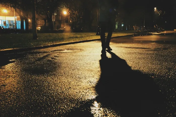 行人，步行，阴影，夜景，晚上，街道