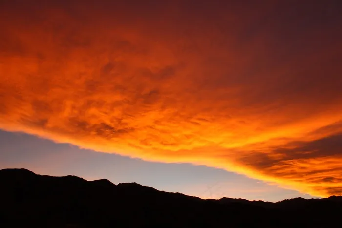 天空,霞光,头发,模糊图片,,在多云的天空翻山越岭落日