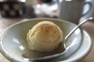 冰淇淋，盘子，勺子