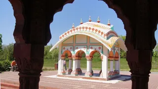 Krisnavölgy，建筑，风格