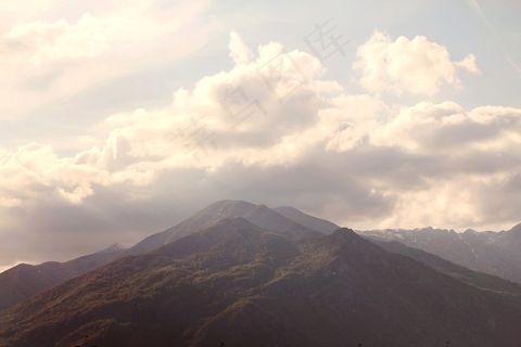 山峦,冰雪,云雾,天空,树,山自然云多云