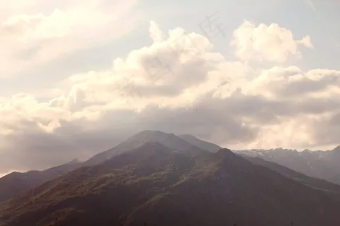 山峦,冰雪,云雾,天空,树,山自然云多云 山峦,冰雪,云雾,天空,树,山自然云多云