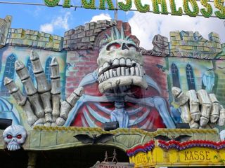 幽灵火车，乘车，年市场，颤抖，民俗节日