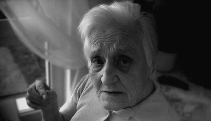 家属，痴呆症，女人，年龄，年龄，阿尔茨海默氏病