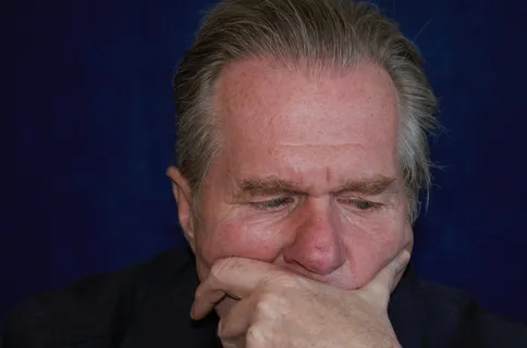 男人，脸，肖像，头，眼睛，手，想想，思考