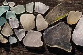 石头，有光泽，哑光，无定形固体，地面