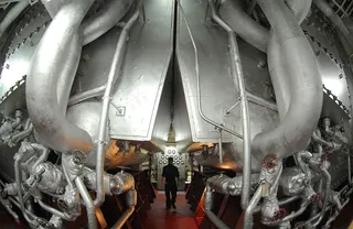 机舱，医院船，水手，工人，维修