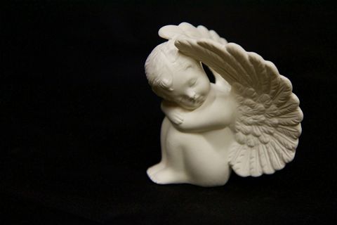 工艺品,玉器,石膏模型,蘑菇,玩具,工作室拍摄的天使闭着眼睛拥抱制服