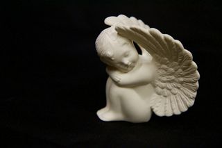 工艺品,玉器,石膏模型,蘑菇,玩具,工作室拍摄的天使闭着眼睛拥抱制服