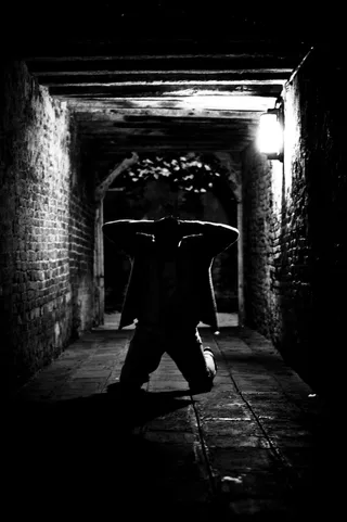 犯罪，跪，受害者，隧道，人，男子，阴影