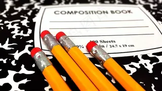 包,圆珠笔,打火机,美容棒,背包,铅笔和复印本