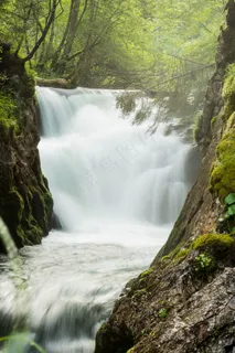 瀑布,Grundlsee,奥地利,萨尔茨卡默古特 瀑布,Grundlsee,奥地利,萨尔茨卡默古特