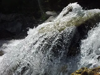 水，瀑布，南蒂罗尔，意大利，山，岩