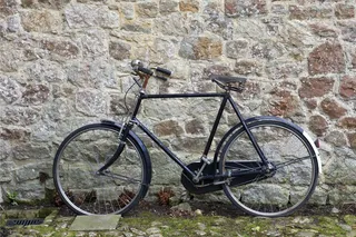 传统自行车，生锈的车把，黑色