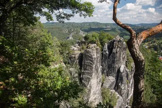 摇滚，撒克逊人瑞士，巴斯泰