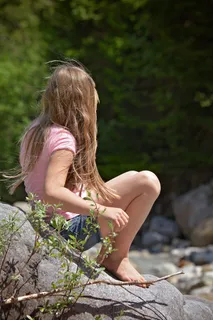 人，人，女孩，坐，赤脚，金发，