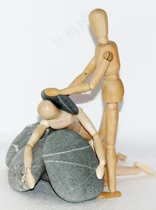 木制人像，石头，暴跌，帮助，无助