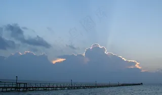 太阳光线，日出，天空，码头，海洋，大海