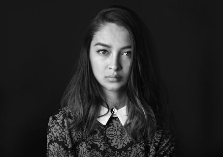 自画像，黑白摄影，噪点，对比度，女孩