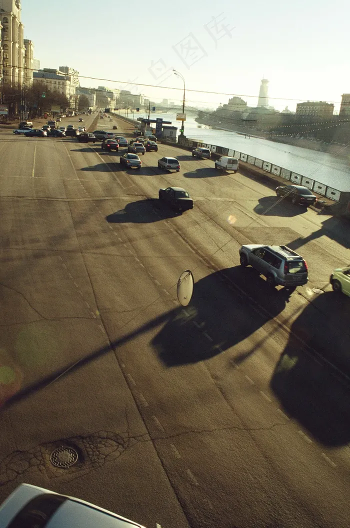 屏幕截图,地板,铁锹,桨,折叠椅,晴天交通