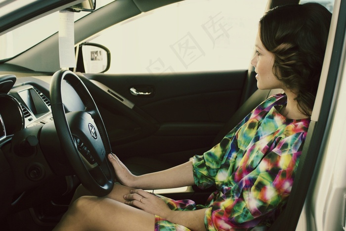 汽车，美丽的女孩，浪漫，去女孩