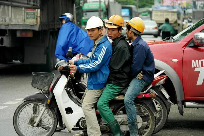 男子骑自行车，越南，亚洲，街，交通，车辆