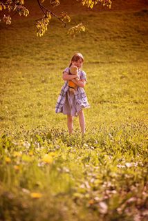 人的人，儿童，女孩，泰迪熊，泰迪熊，草地