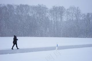 暴风雪，人，逃生，回家的路，冬季风暴