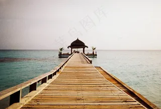 桥梁,海洋,湖泊,竹制凉席,浮桥,木制装饰墩在递减的角度