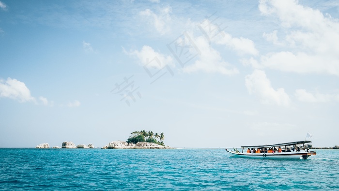 海洋，海，小船，岛，蓝色，天空，云团，性质