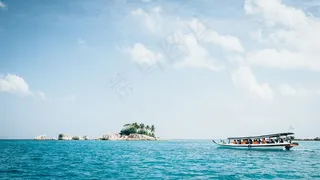 海洋，海，小船，岛，蓝色，天空，云团，性质