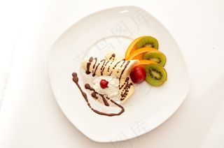 香蕉，草莓，猕猴桃，橙子，甜点，冰淇淋