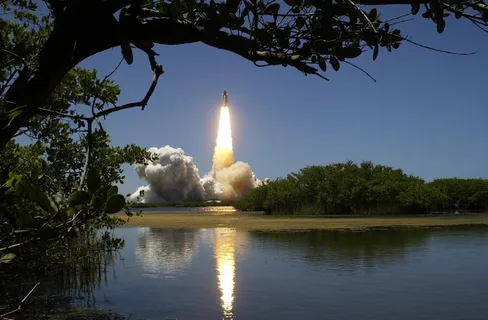 树,航天飞机,发射台,火箭,街道,航天飞机降落在湖附近