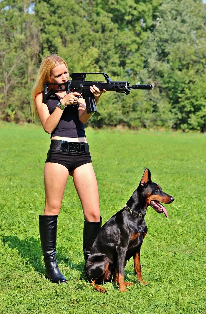武器，杜宾犬，狗，女人，手枪，狩猎，狙击手