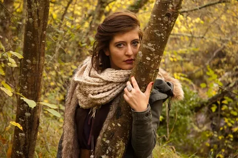 树，森林，人，女人，肖像，武器，梦想