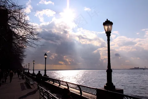 太阳,水,沧海,江,海滩,海滨长廊,灯笼,天空 太阳,水,沧海,江,海滩,海滨长廊,灯笼,天空